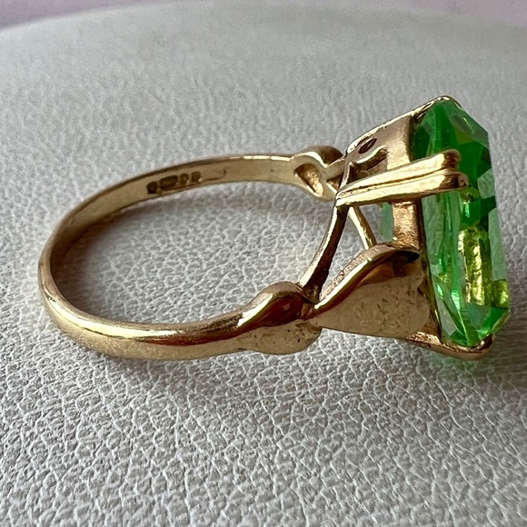VINTAGE 9K GOLD URANIUM VASELINE GREEN GLASS RING HEARTS BAND ENGLISH HALLMARKS - Picture 11 of 16